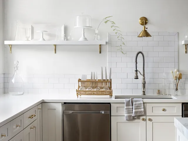 Kitchen studio with double dishwashers