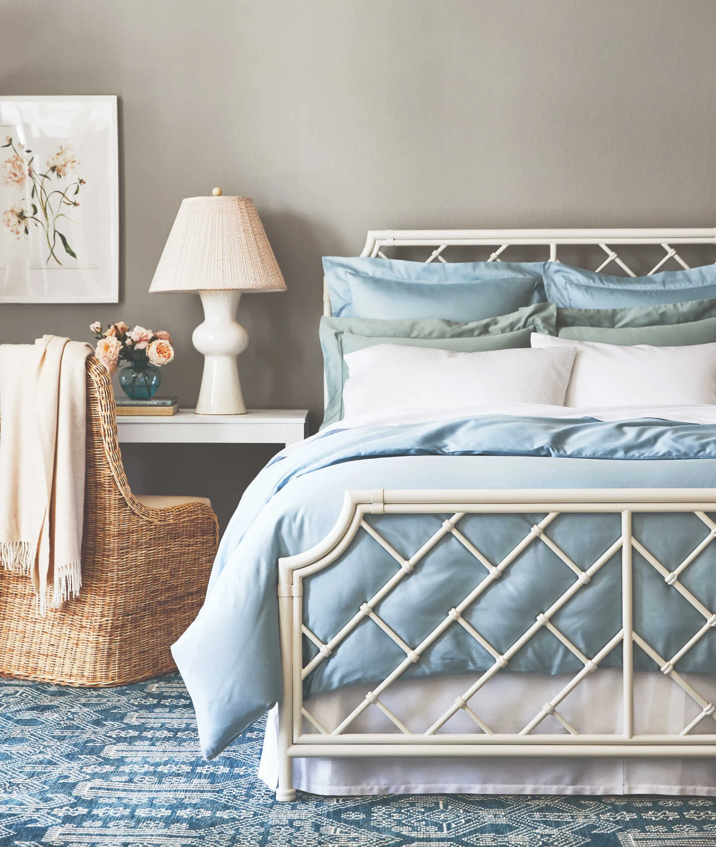 Blue-and-white bedroom set with lattice-back bed